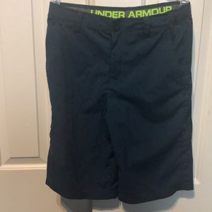 Boys Under Armour Dress Shorts, size youth large